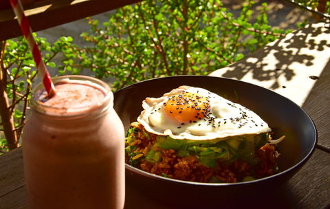 Blue Earth Cafe - Kawana Tourism 0