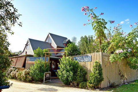 Blue Earth Cafe - Kawana Tourism 2