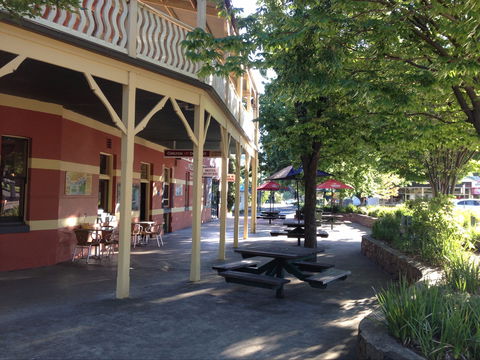 Alpine Hotel Bright - Kawana Tourism 0