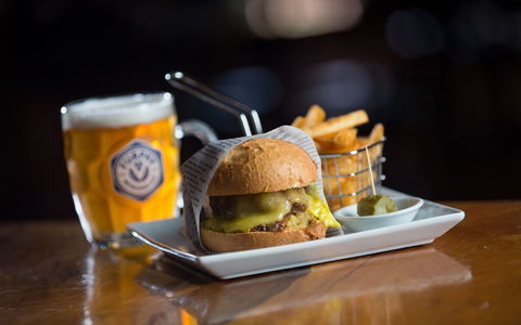 Alpine Hotel Bright - Kawana Tourism 2