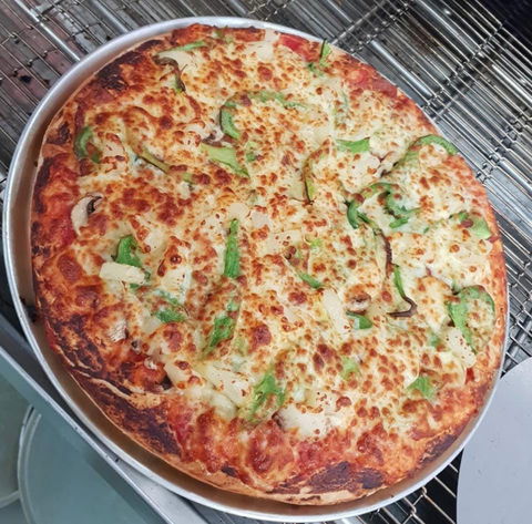 Slices @ Andy's - Kawana Tourism 0