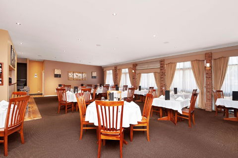 Trappers Restaurant - Kawana Tourism 0