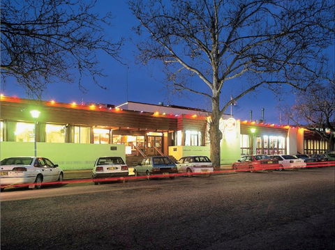 Narrandera Ex-Servicemen's Club - Kawana Tourism 0