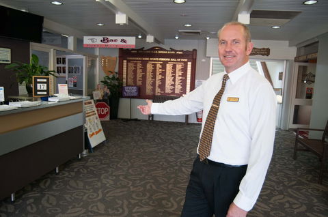 Narrandera Ex-Servicemen's Club - Kawana Tourism 1