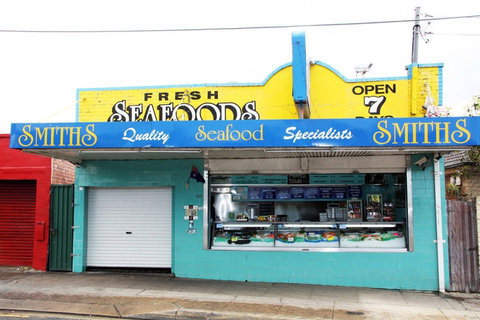 Smith's Seafood - Kawana Tourism 0