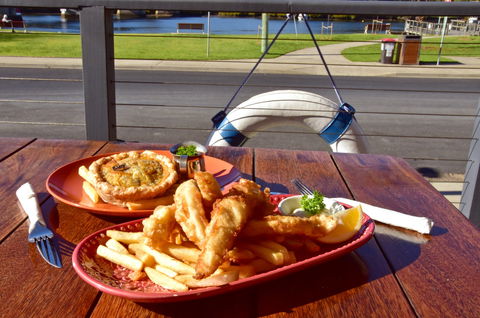 The River Cafe Nelligen - Kawana Tourism 1