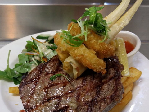 Westower Tavern - Kawana Tourism 0