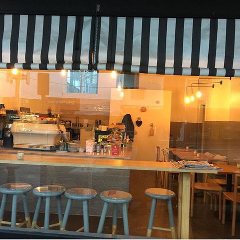 Seven Creeks Hotel - Kawana Tourism 0