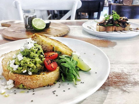 Westport & Lee Cafe - Kawana Tourism 0