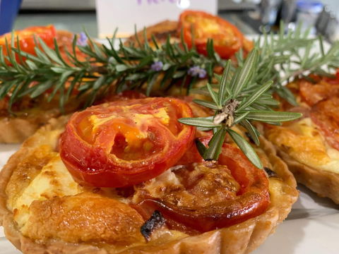 Reader’s Café And Larder - Kawana Tourism 0