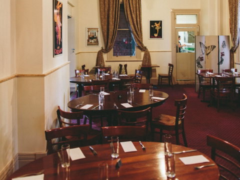 Victoria Hotel Bistro - Kawana Tourism 1