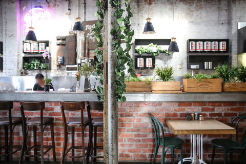 Glass Merchants - Kawana Tourism 0