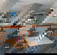 Sandyfoot Caf and Bar - Kawana Tourism
