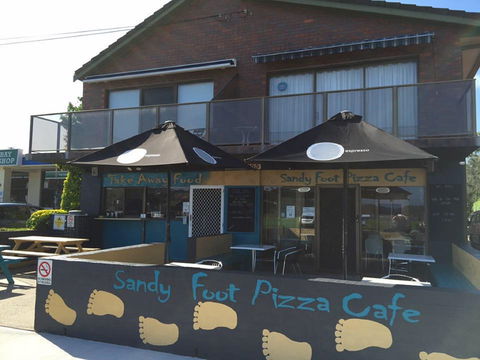 Sandy Foot Pizza Cafe - Kawana Tourism 0