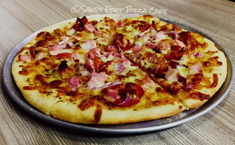 Sandy Foot Pizza Cafe - Kawana Tourism 1