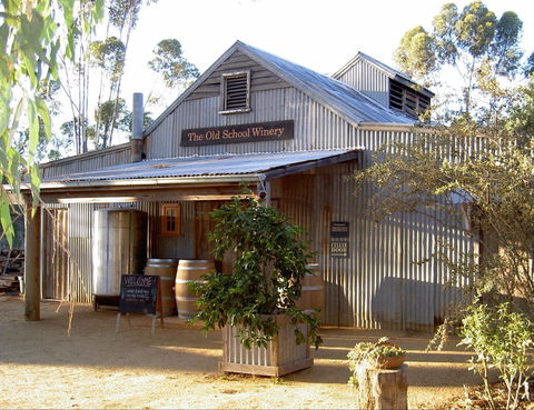 Old School Winery And Meadery - Kawana Tourism 0