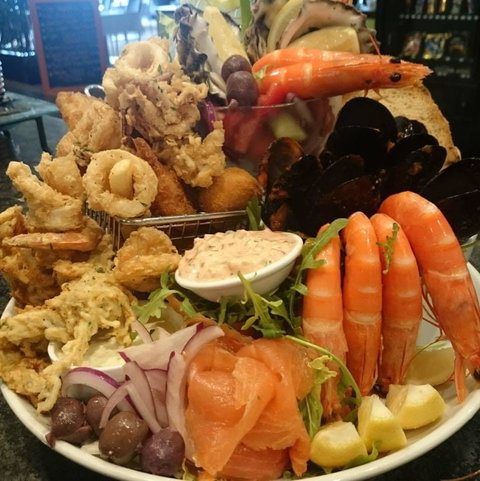 Carmen's On The Park - Kawana Tourism 0