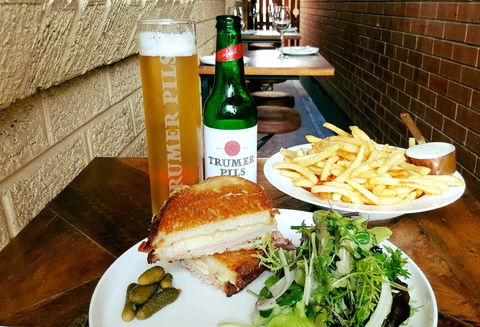 Republique Bistro And Bar - Kawana Tourism 1