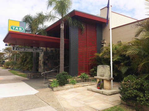 Club Palm Beach - Kawana Tourism 0