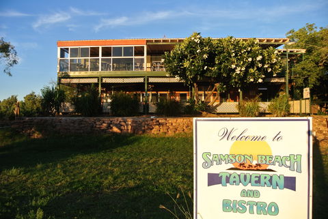 Samson Beach Tavern - Kawana Tourism 0
