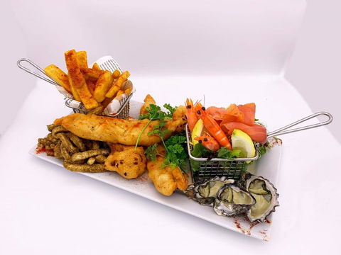 Mariners On The Waterfront Bistro - Kawana Tourism 1