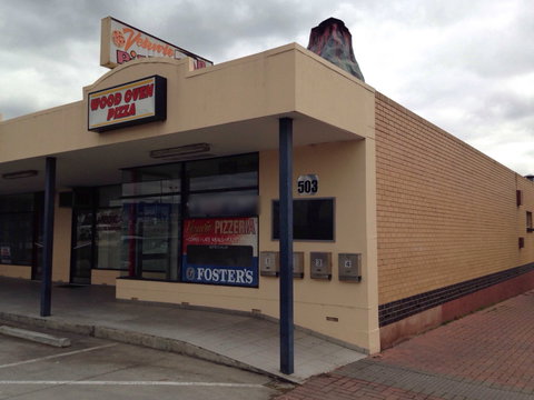 Vesuvio Pizzeria - Kawana Tourism 0