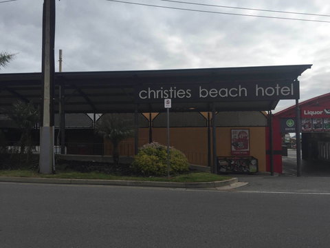 Christies Beach Hotel - Kawana Tourism 0