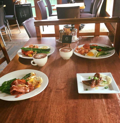 Moby Dicks Breakfast Bar - Kawana Tourism 0