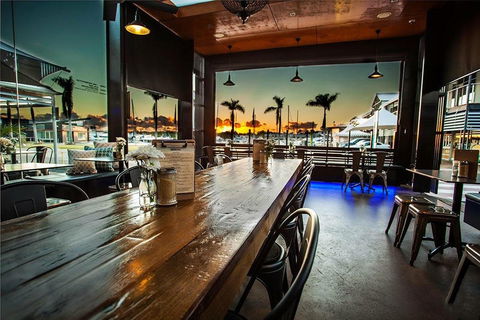 Quay Street Cafe & Bar - Kawana Tourism 0