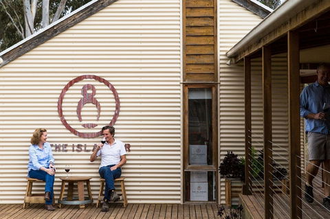 Islander Estate Vineyards - Kawana Tourism 0