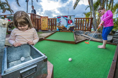 Moonee Beach Tavern - Kawana Tourism 1