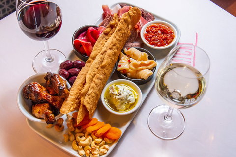 Mr Mick Cellar Door And Kitchen - Kawana Tourism 2