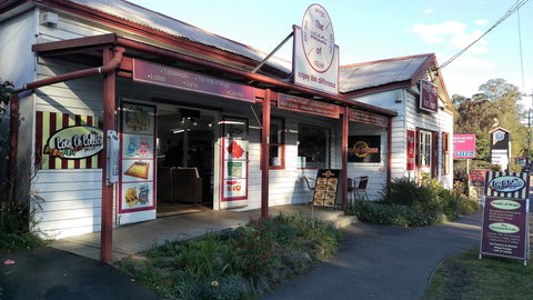 Mogo Fudge And Ice Cream /  Courtyard Cafe / Lots Of Lollies Mogo - Kawana Tourism 0