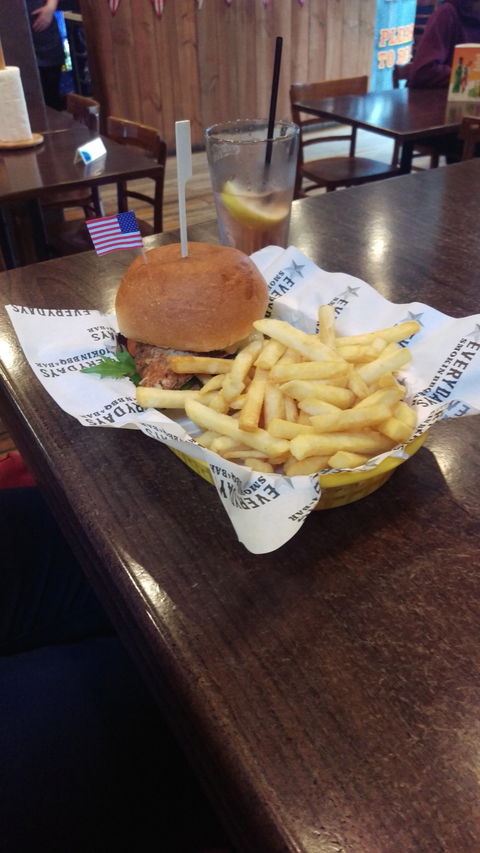 Everydays Smokin BBQ & Bar - Kawana Tourism 8