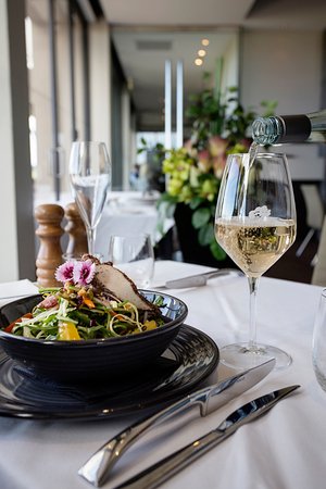 Pebbles Restaurant - Kawana Tourism 0