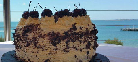 Sams Pizzeria On The Waterfront - Kawana Tourism 1