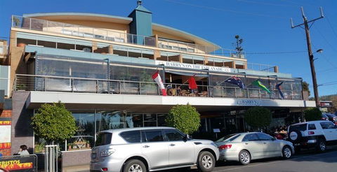 Sams Pizzeria On The Waterfront - Kawana Tourism 20