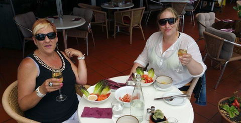 Sams Pizzeria On The Waterfront - Kawana Tourism 24