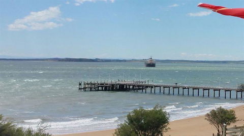 Sams Pizzeria On The Waterfront - Kawana Tourism 8
