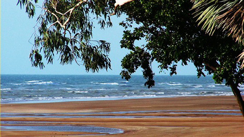 Beachfront Hotel - Kawana Tourism 3