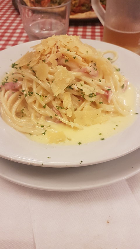 Fannie Bay Super Pizza & La Baia Restaurant - Kawana Tourism 1