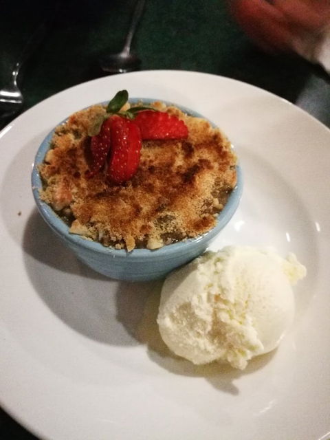 KBR’s Licensed Restaurant - Kawana Tourism 4
