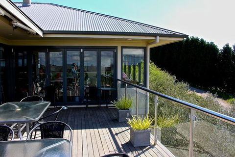 McVitty Grove Cafe & Restaurant - Kawana Tourism 0