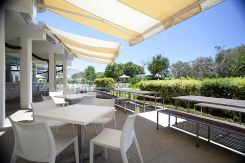 SurfAir Beach Hotel - Kawana Tourism 4