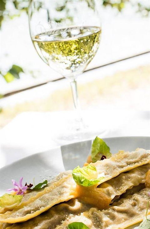 Noosa Waterfront Restaurant - Kawana Tourism 4
