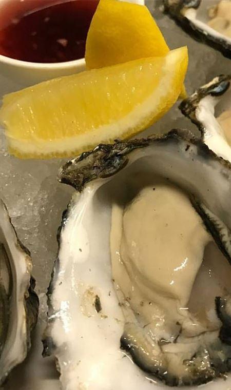 RST Seafood Restaurant - Kawana Tourism 9