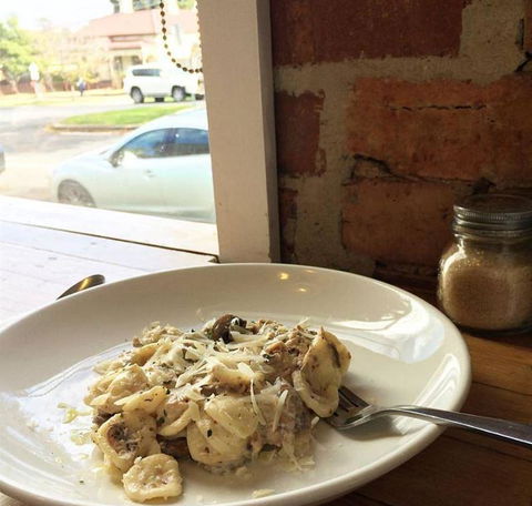 EAT LOVE PIZZA - Kawana Tourism 10