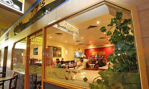 Priya Indian Cuisine - Kawana Tourism 8