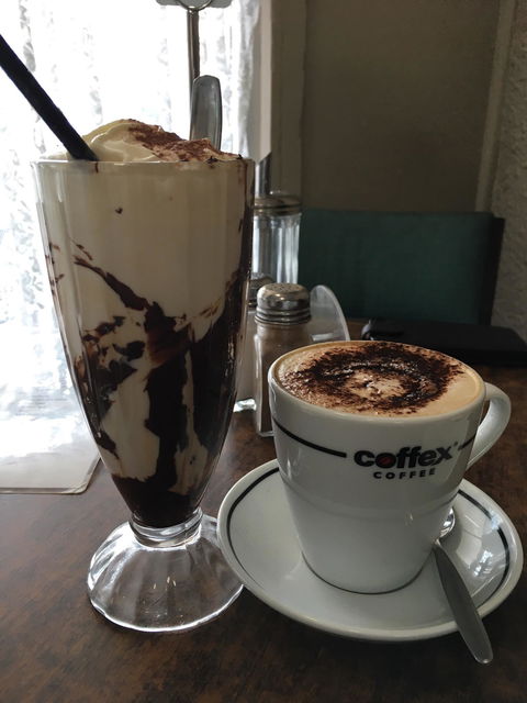 J J's Coffee Lounge - Kawana Tourism 7