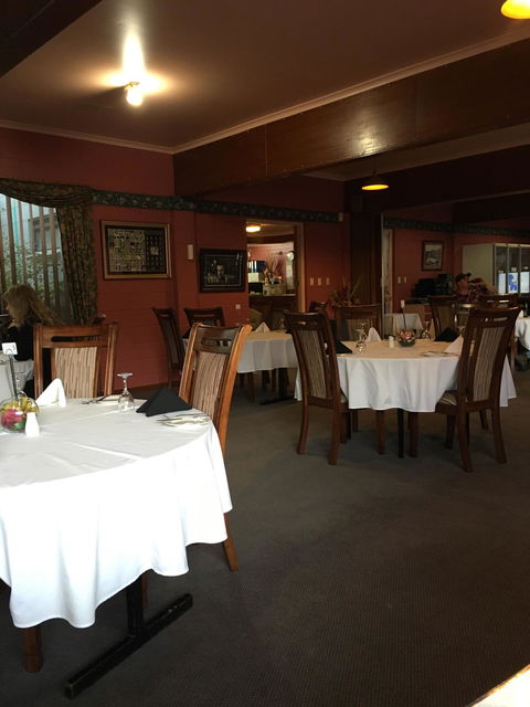 Maloneys Restaurant - Kawana Tourism 5